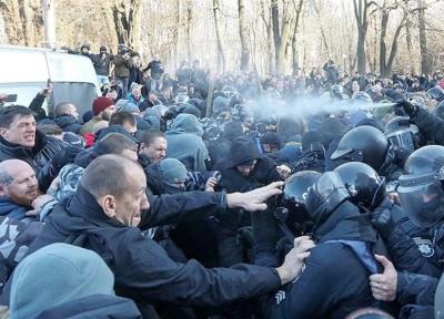 درگیری شدید نیروهای پلیس با معترضان مقابل مجلس اوکراین