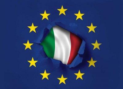 به آتش کشیدن پرچم اتحادیه اروپا توسط کاربران ایتالیایی، عکس