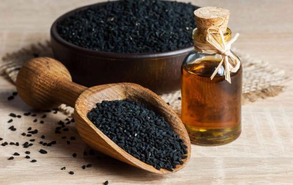 خواص شگفت انگیز روغن سیاه دانه برای مو